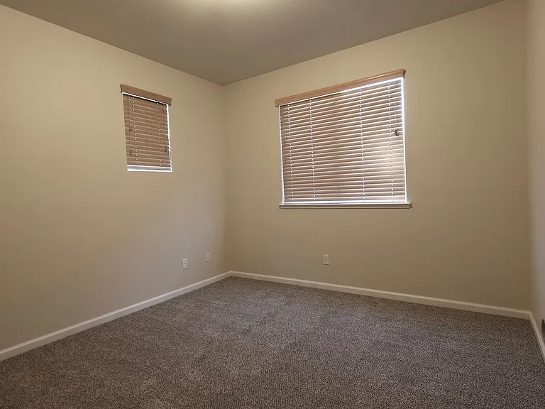 1908 Terracina Cir — Photo 16