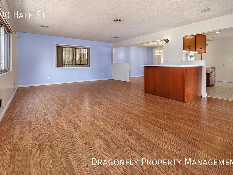 490 Hale St — Photo 10