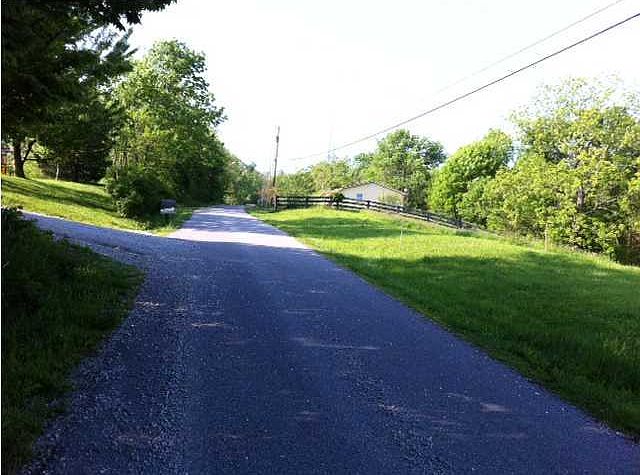 2nd image of 390 Jeptha Knob Rd