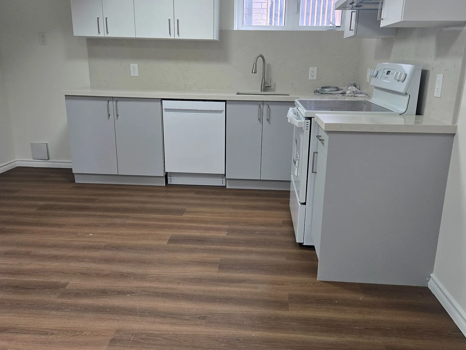 3 bed, $2,200 — Photo 2