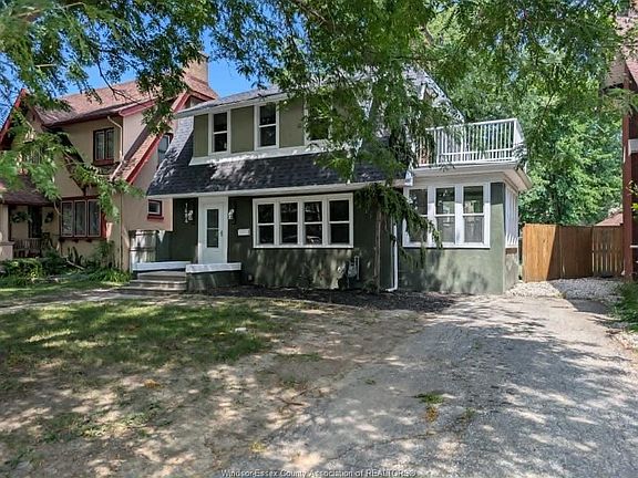 2nd image of 1484 Victoria Ave