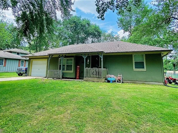 916 Edith Ave, Adrian, MO 64720