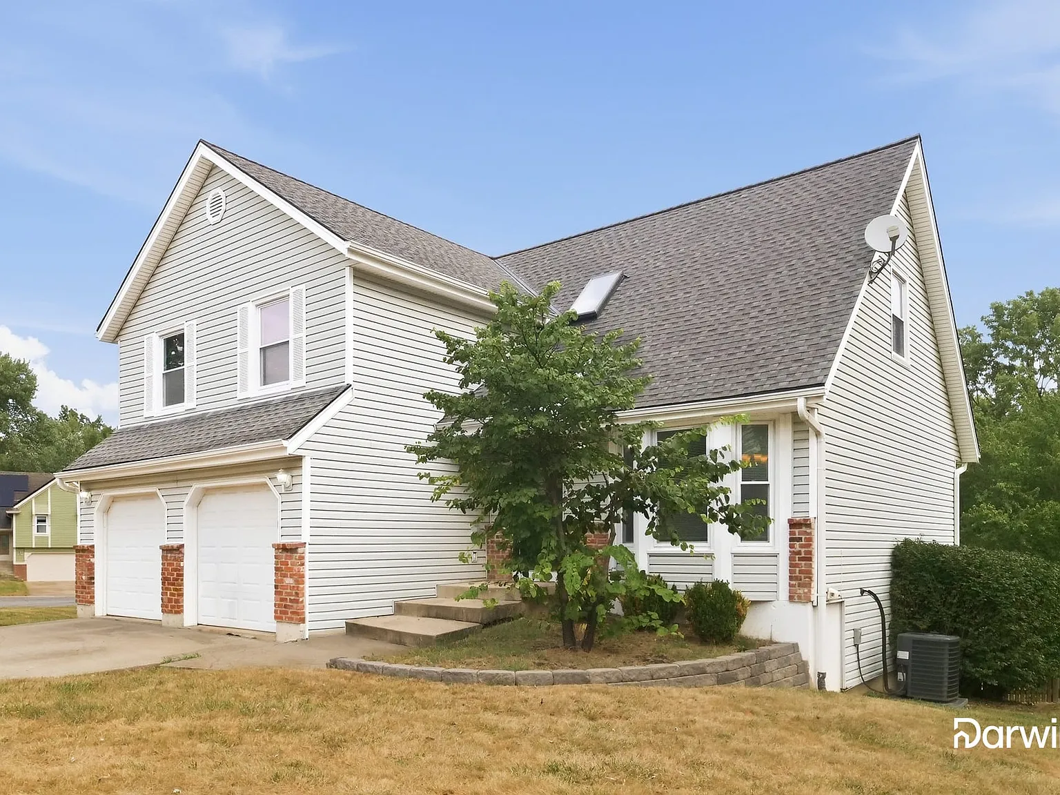 4 bed, 2.5 bath, 2252 sqft, $2,490 — Photo 2