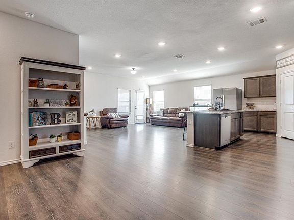 3rd image of 407 Pine Hollow Way