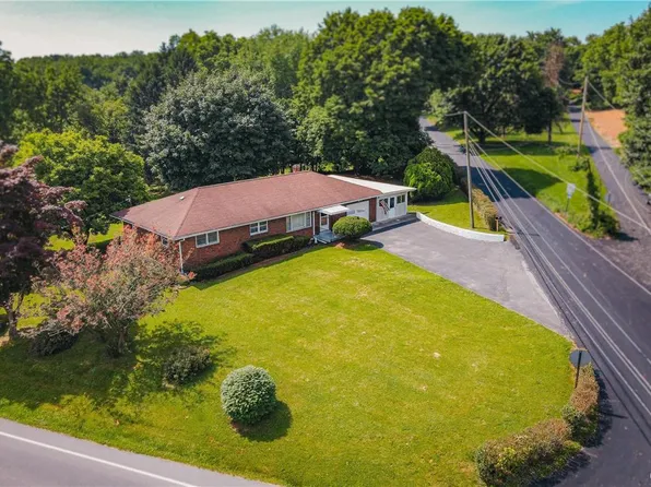 3990 Seiples Station Rd, Whitehall, PA 18052