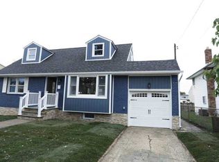 1270 Dekoven St, Rockville Centre, NY 11570