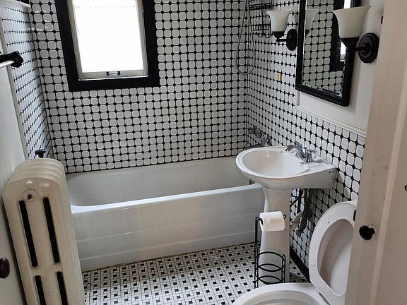 3rd image of 2711 N Francisco Ave #2