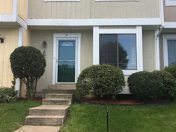 2nd image of 31 Sugarland Square Ct