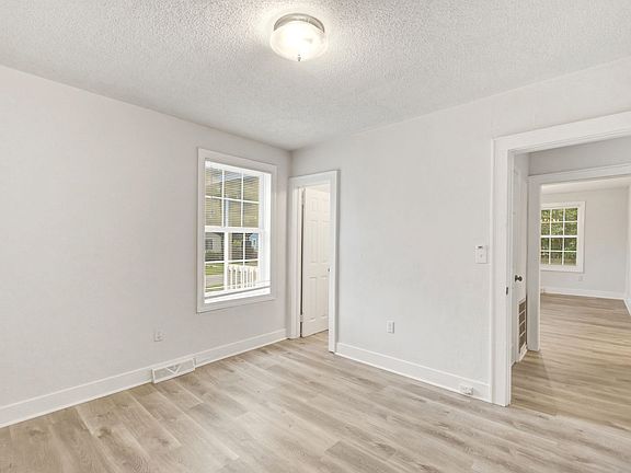 4th image of 2603 Stark Ln