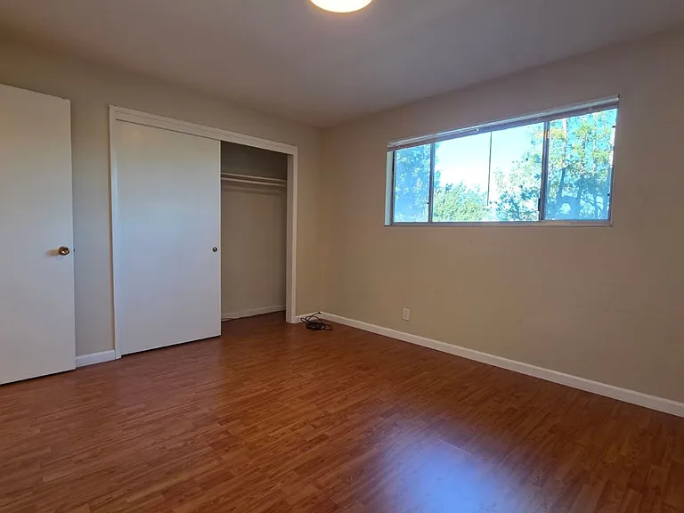 Juana Ave-475 — Photo 10