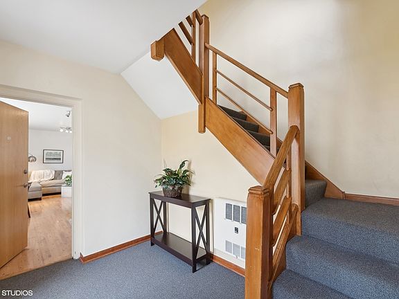 4th image of 1127 W Erie St #1C
