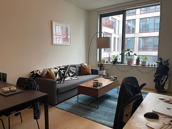 2nd image of 2218 Jackson Ave #605