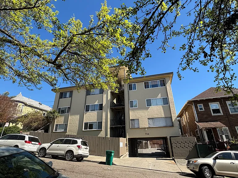 734 E 20th St #7 — Photo 10
