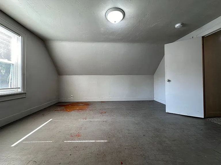 854-856 Kellogg St — Photo 14
