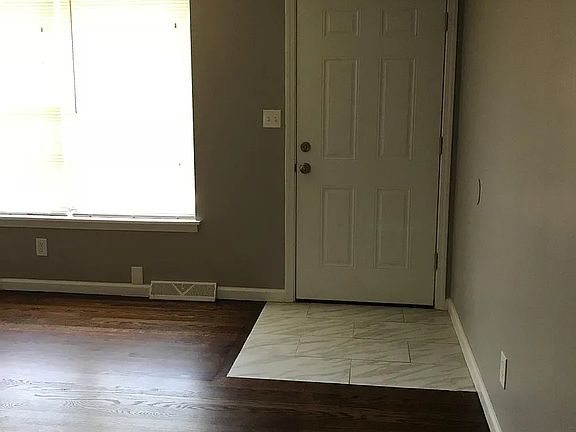 3rd image of 5132 N Oakley Ave #5132