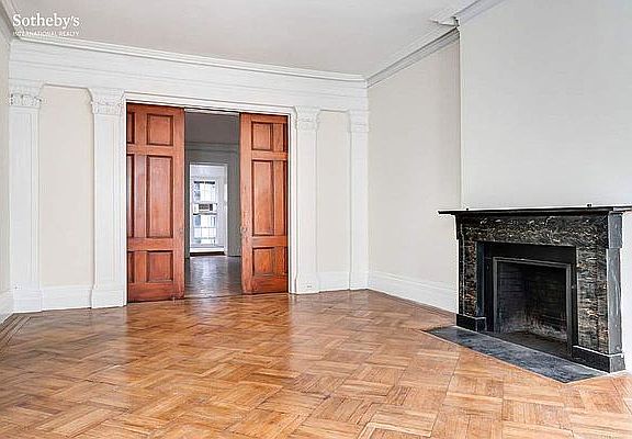 4th image of 113 W 11th St APT 2