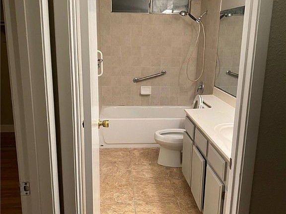 4th image of 6016 Great Falls Ave