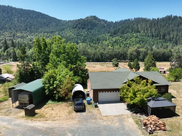 900 Placer Rd, Wolf Creek, OR 97497