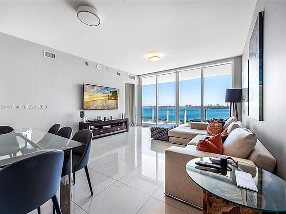 4th image of 2020 N Bayshore Dr APT 707