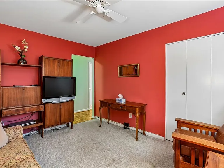 10513 Weymouth St #102 — Photo 17
