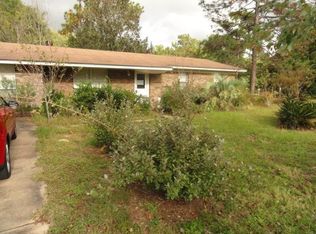 126 Lake Juniper Cir, Defuniak Springs, FL 32433