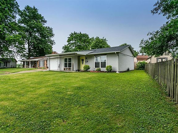 3rd image of 8 Charleston Cir