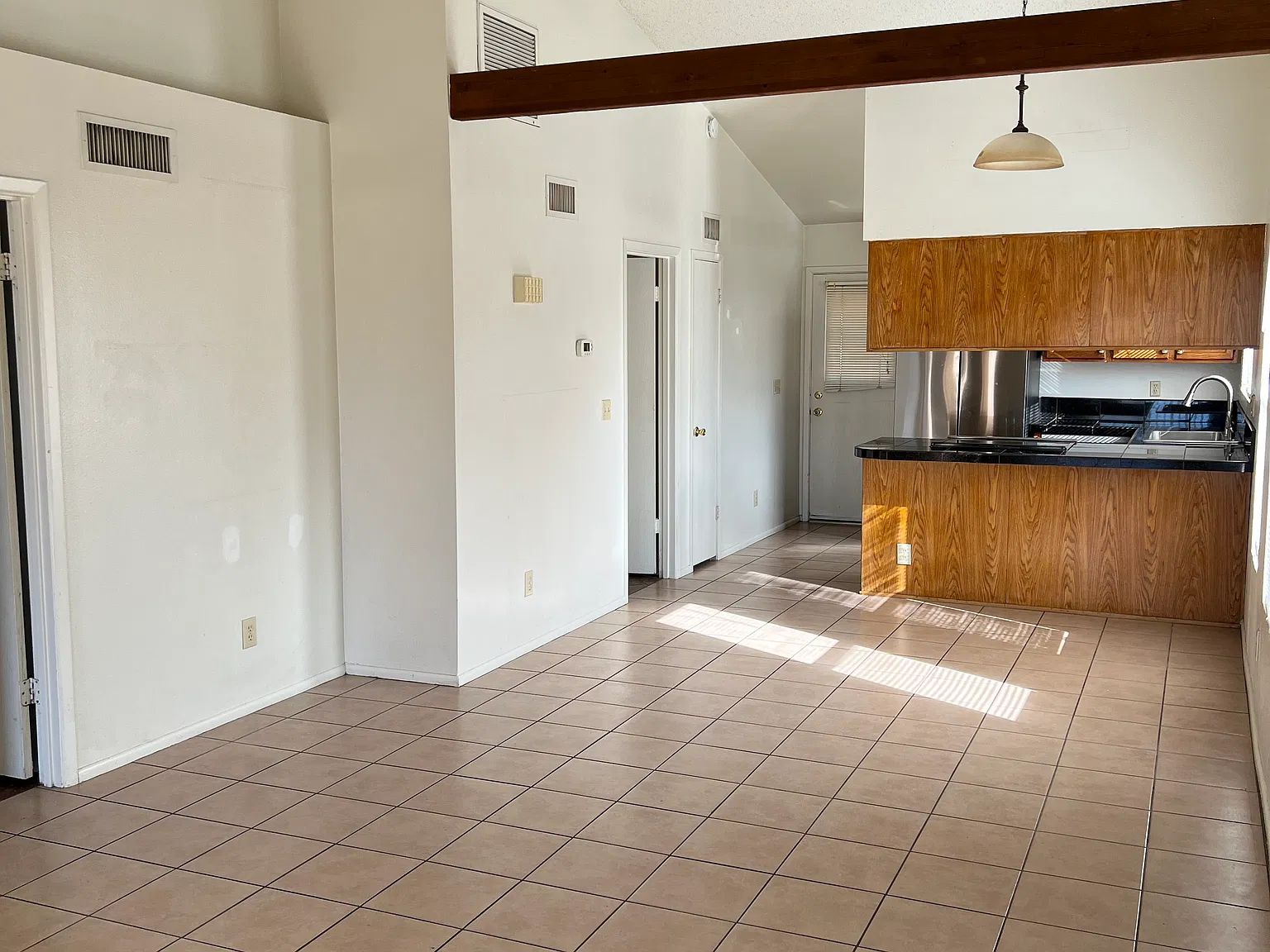 2 bed, 775 sqft, $1,595 — Photo 4