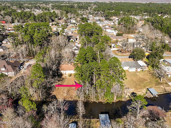 4th image of 8301 Meadowdale Dr