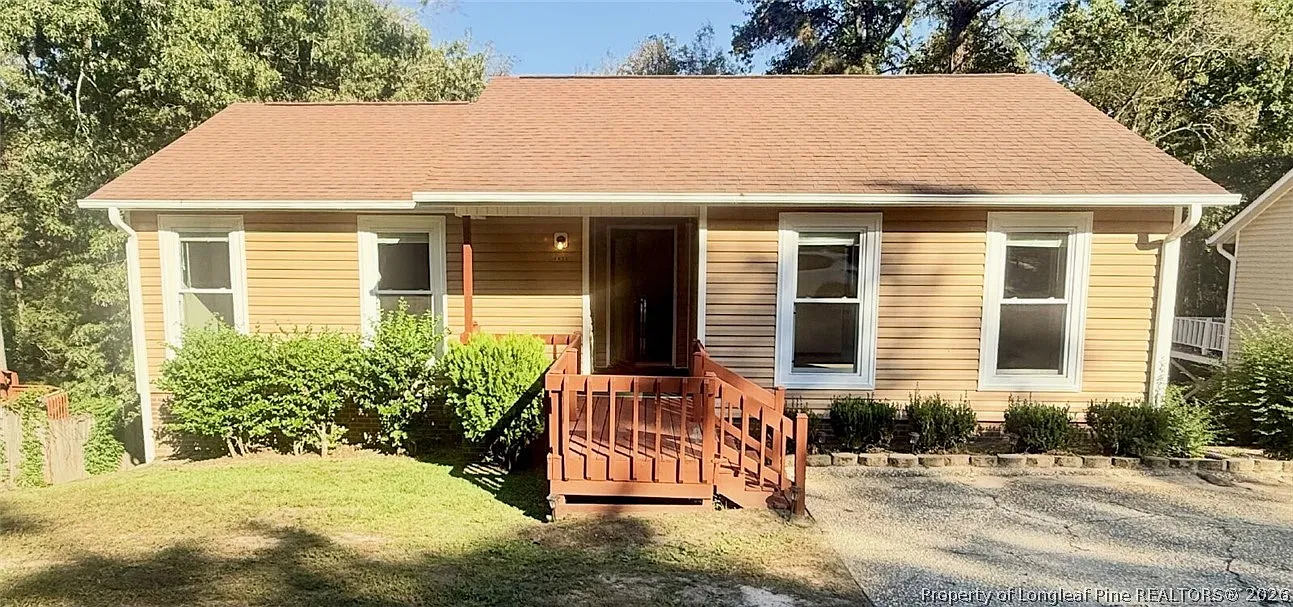 3 bed, 2.0 bath, 2200 sqft, $1,450 — Photo 1