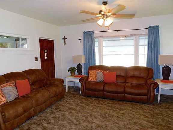 5th image of 390 S Carpenter Ave