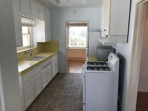 4th image of 3622 Crown Point Dr #3622