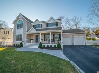 329 Woodland Dr, Brightwaters, NY 11718