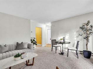 Midgard Manor, Saanich, BC V8P 2Y2