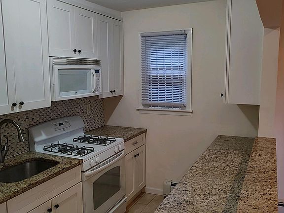 2nd image of 434 Parkview Ave #89