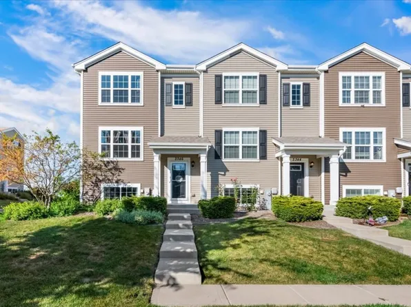 2346 Aurora Dr, Hampshire, IL 60140