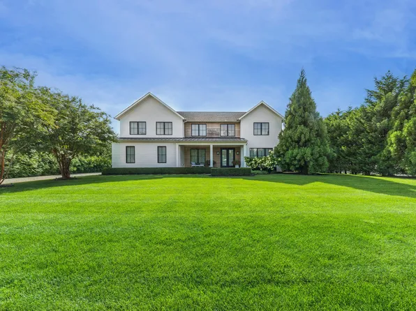 37 Woodland Dr, Sag Harbor, NY 11963