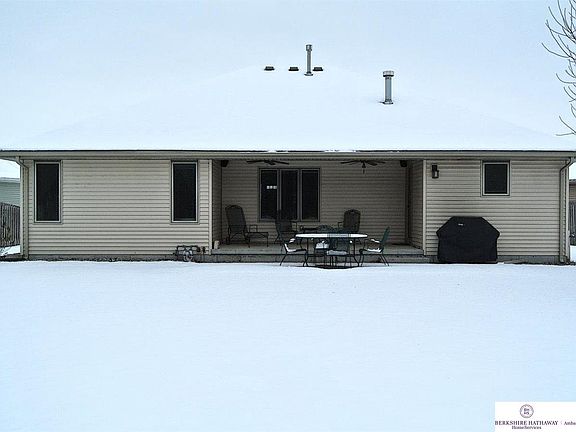 3rd image of 1524 Woods Dr