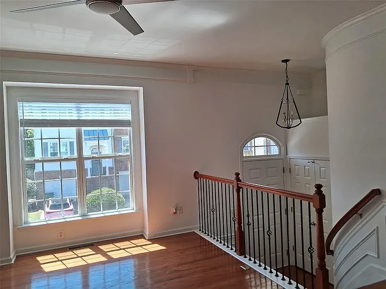 1377 Thornborough Dr — Photo 14