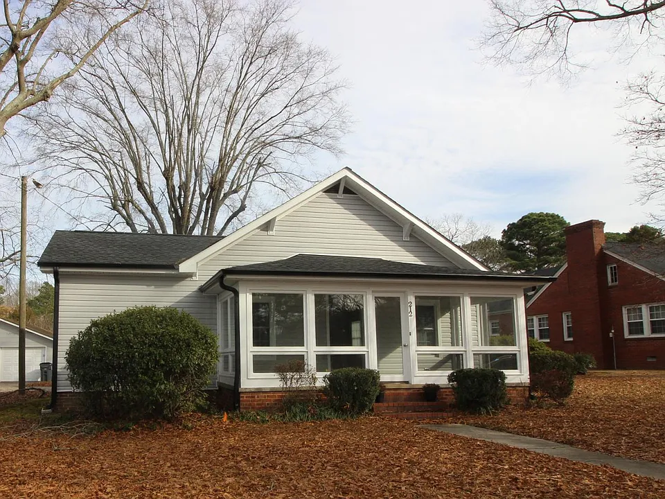 212 N Main St