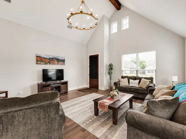 109 Vaughn Meadows Dr, Tom Bean, TX 75489