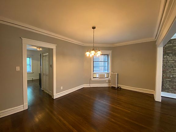 3rd image of 705 W Oakdale Ave #2