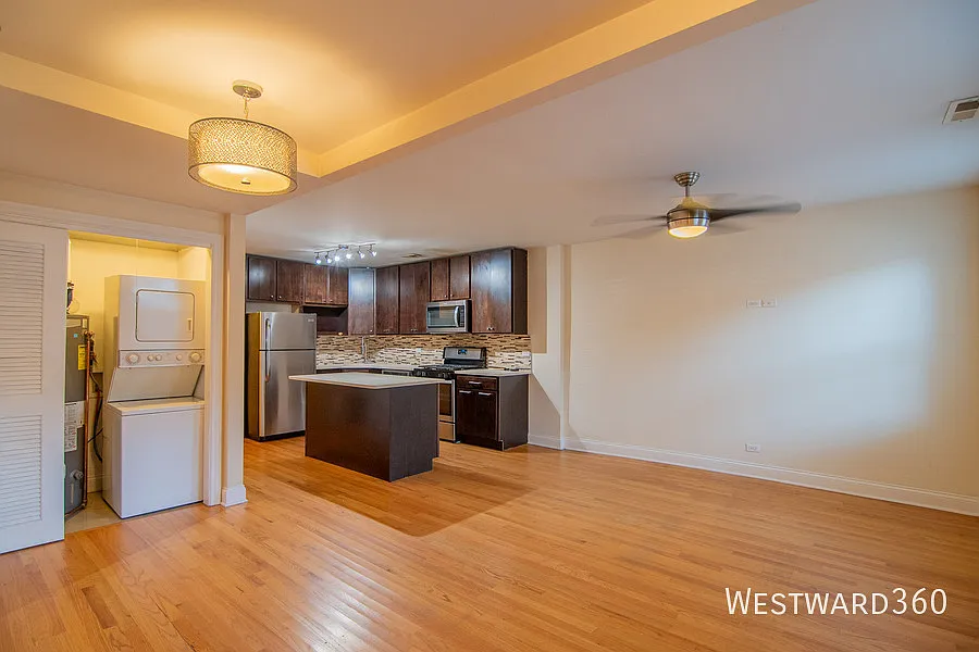Available 9/1 - 3bd/2bth With In Unit Wd In Pilsen! — Photo 2