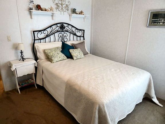 Guest bedroom