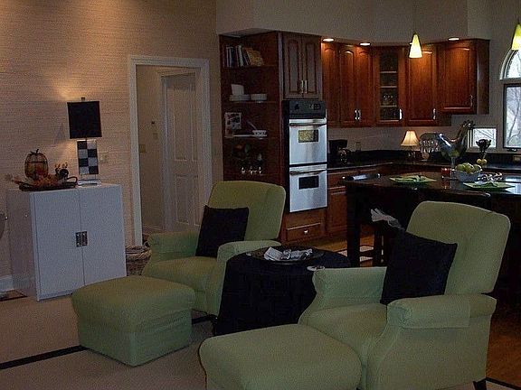 2nd image of 3621 Montclair St