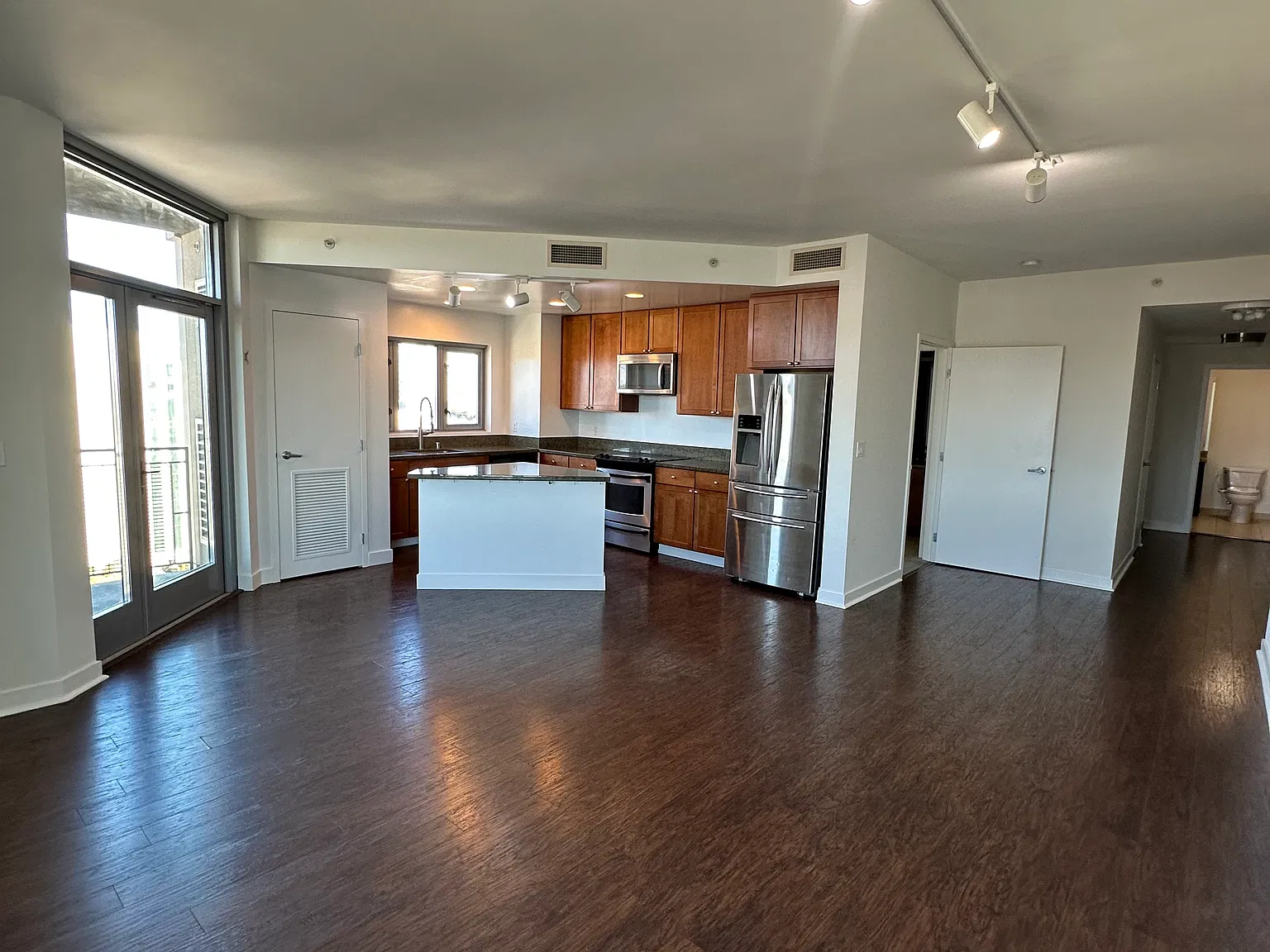 175 W Saint James St — Photo 3