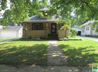 1114 8th St, Sheldon, IA 51201