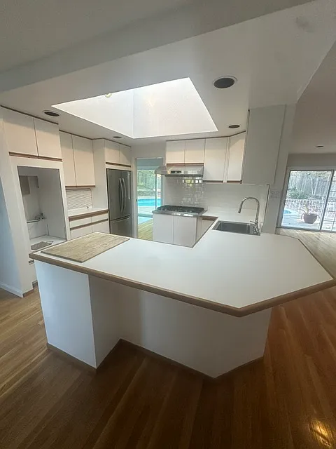 4 bed, 2200 sqft, $8,125 — Photo 4