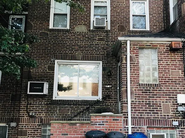 5766 Mazeau St, Maspeth, NY 11378