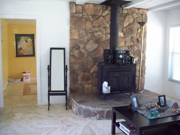 4th image of 1608 Bentin Dr N