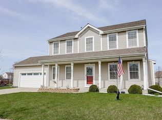 637 Riverwood Ln, West Bend, WI 53095